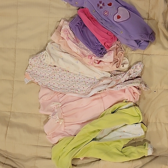 9 pieces. 6-9 month baby girl clothes. Great condition. - Picture 1 of 3